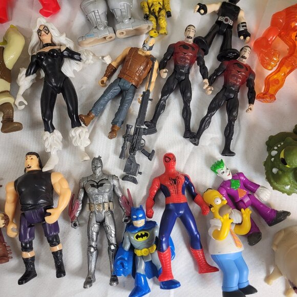 Lot of 34 Misc Action Figures Superhero monsters joker spiderman - Picture 13 of 14